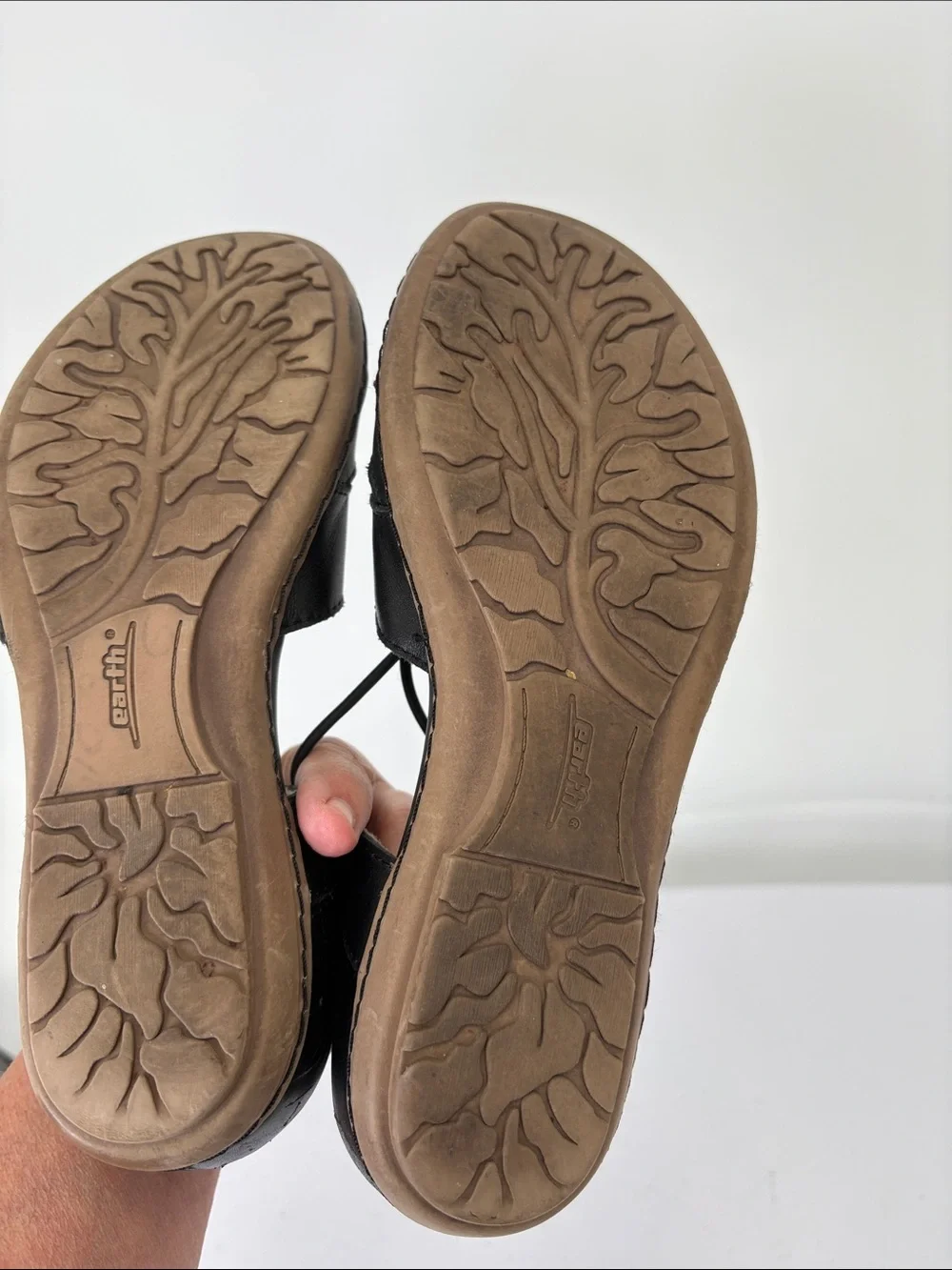 🐳 Earth Aloha Leather Open-Toe Strappy Sandals